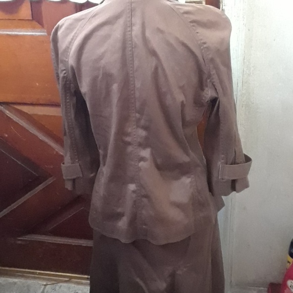 Chic Skirt Suit, size 8 - Picture 6 of 6